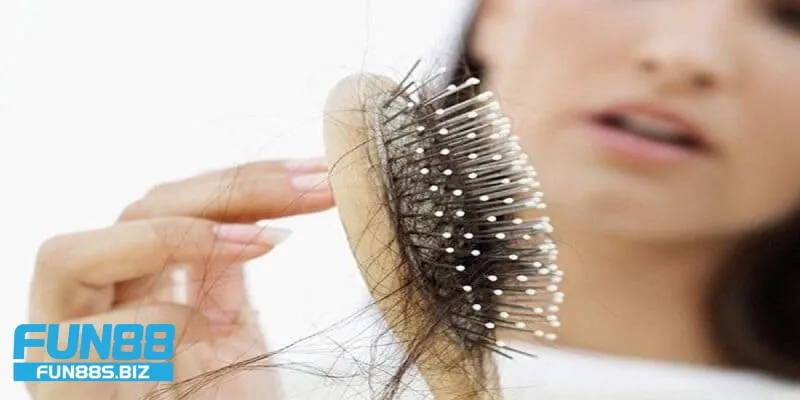 Ngủ mơ thấy rụng tóc là điềm báo gì cho tương lai có phải điềm xấu